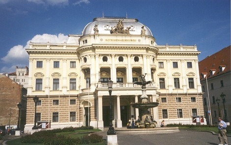 Divadlo.jpg (54970 bytes)