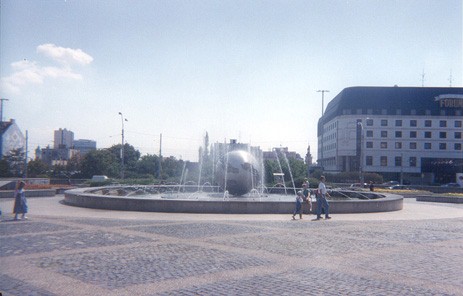 Fontan v Bratislave.jpg (36141 bytes)