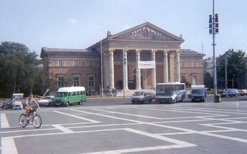 Galereja.Budapesht.jpg (33303 bytes)